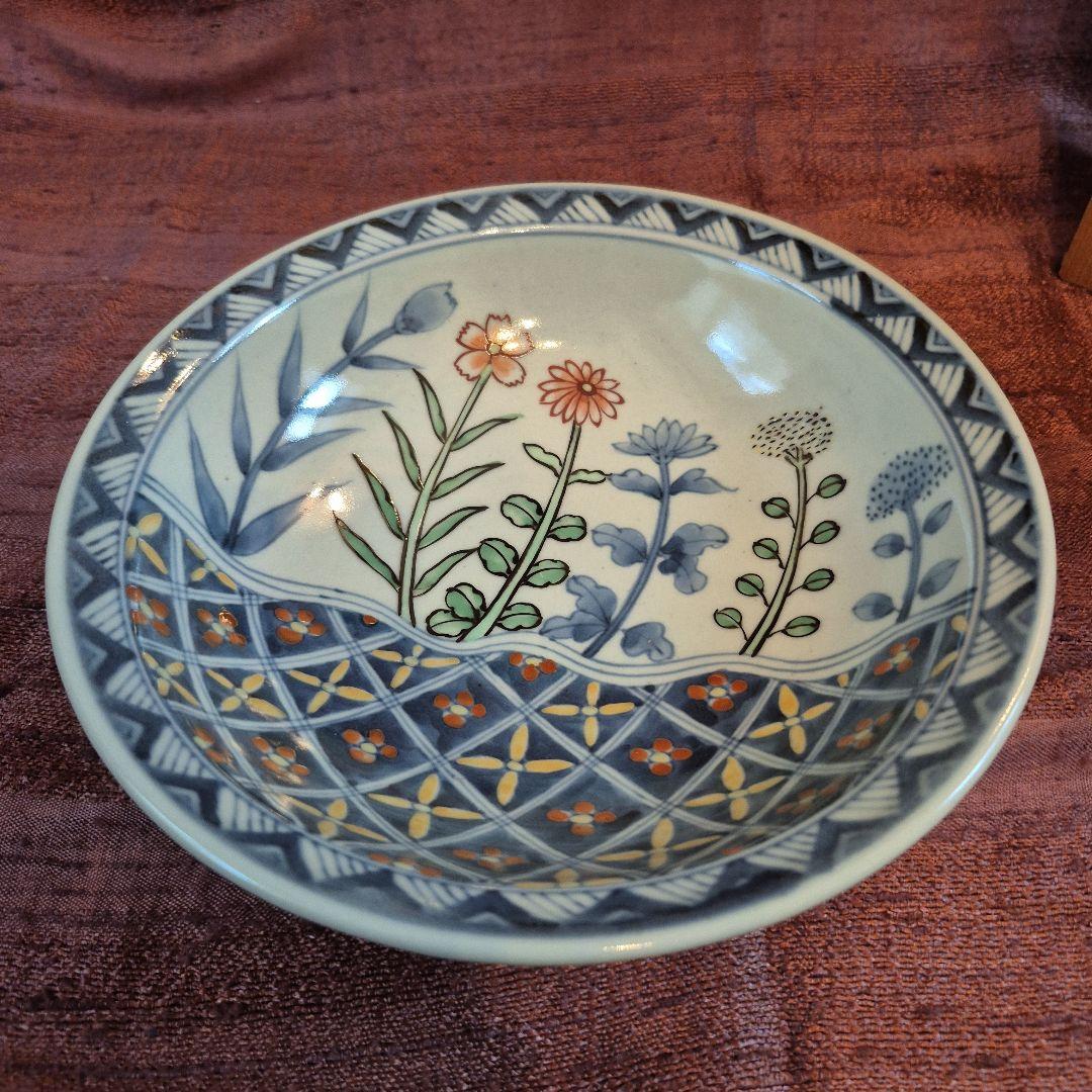 有田焼　6代走波　染錦草花文　20cm