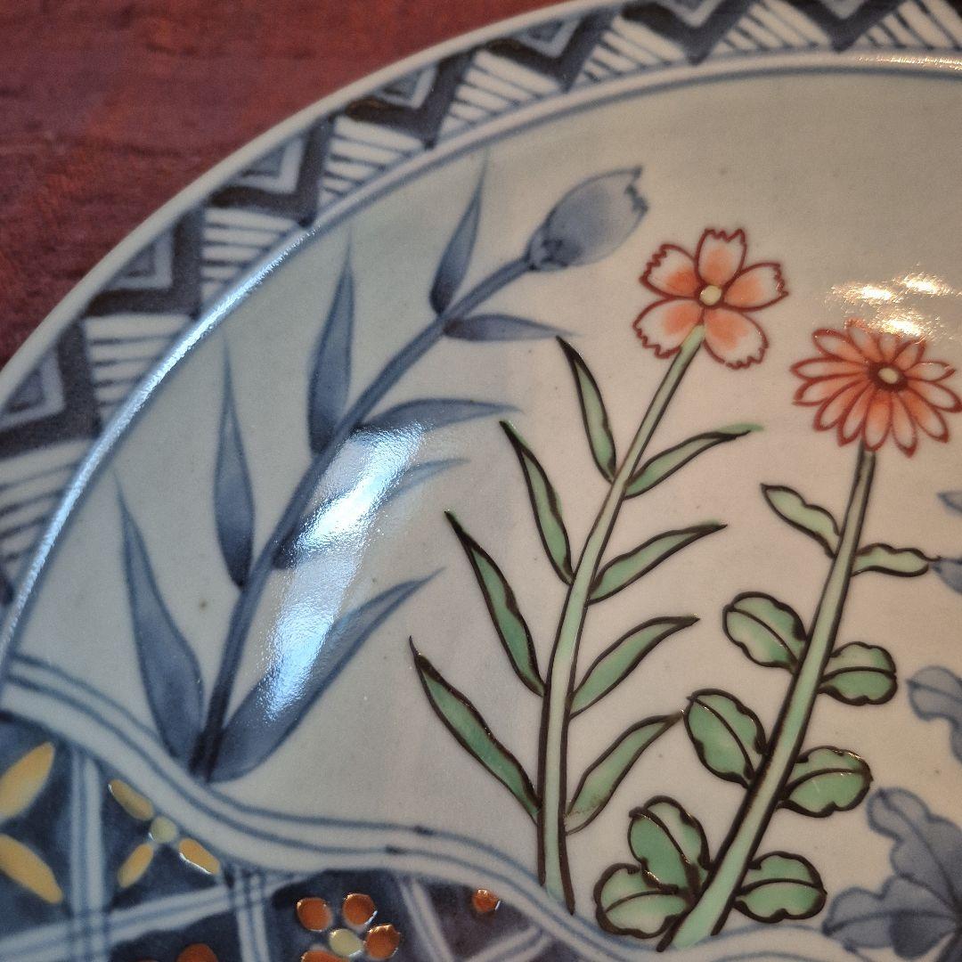 有田焼　6代走波　染錦草花文　20cm