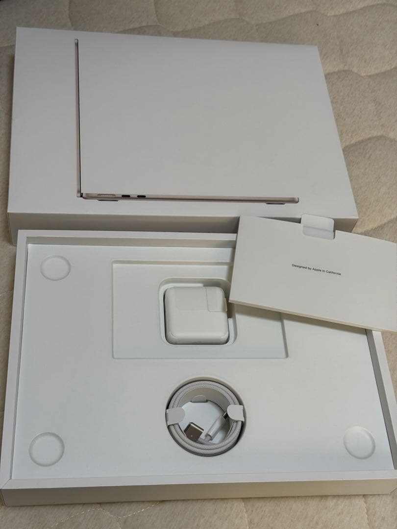 Macbook Air M2 スターライト（US配列、24GB、1TB）