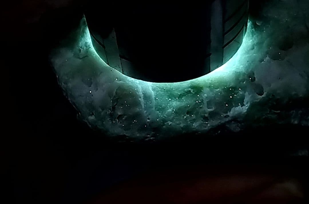 ★翡翠原石★糸魚川硬玉【青海川・転石ウブ・クラスター翡翠299ｇ】