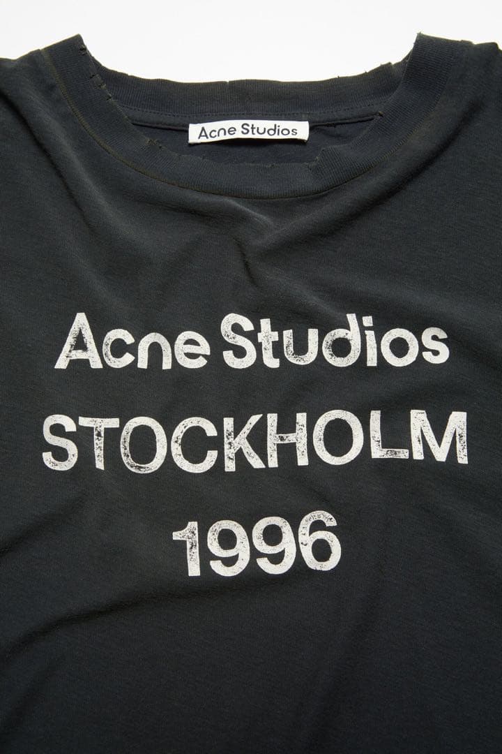 Acne Studios STOCKHOLM 1996 ロゴTシャツ