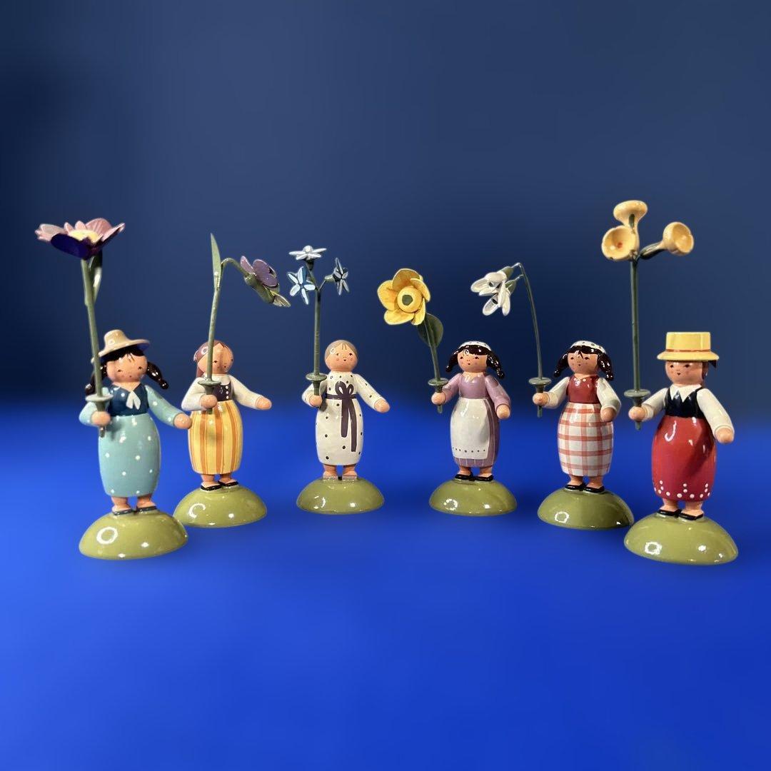 ドイツ製　木製人形　エルツ地方　ザイフェン お花を持つ女の子　KWO工房