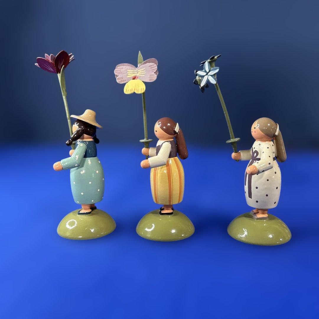 ドイツ製　木製人形　エルツ地方　ザイフェン お花を持つ女の子　KWO工房