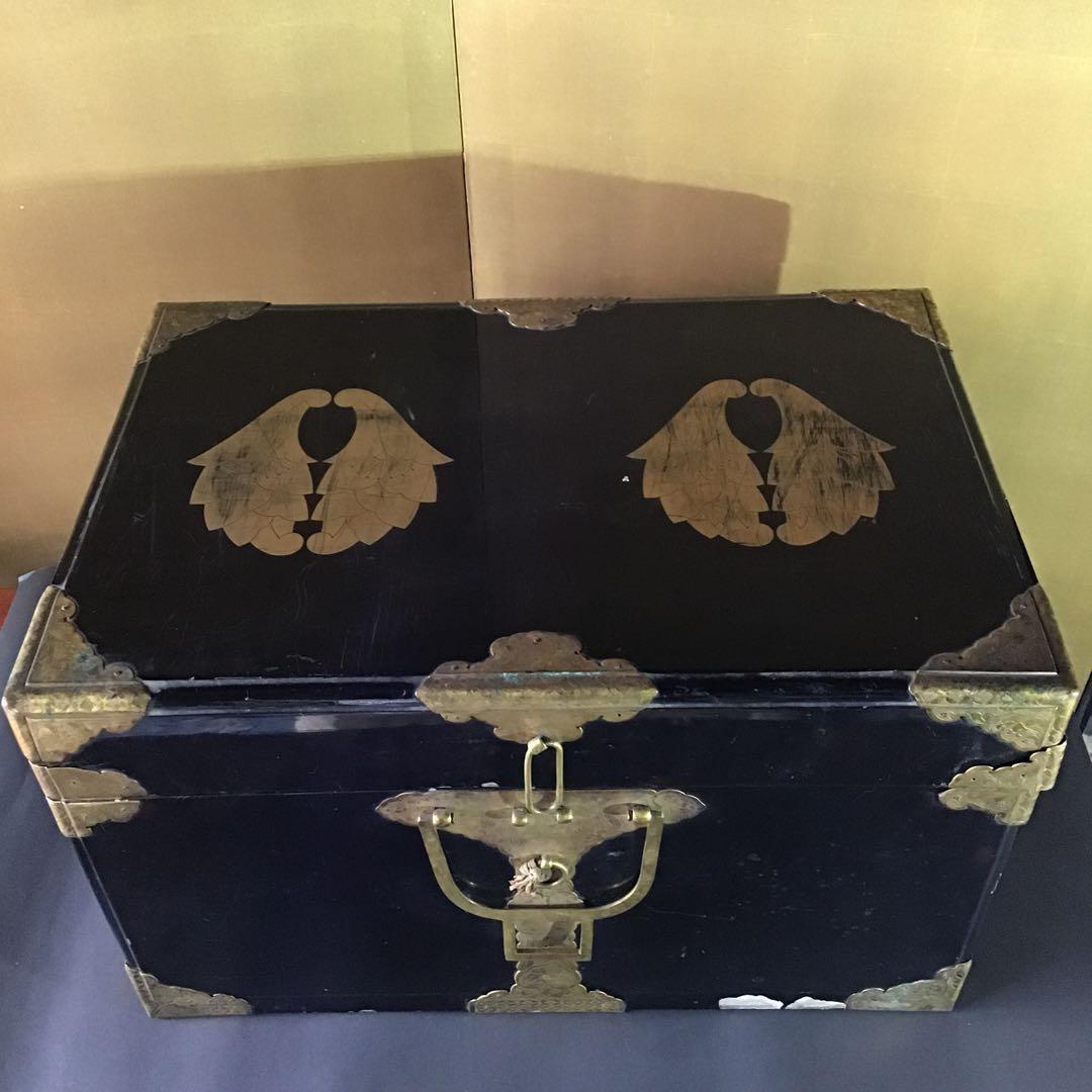 鎧櫃具足挟箱　銀杏家紋　厚漆塗黄銅金具彫刻　江戸期保証