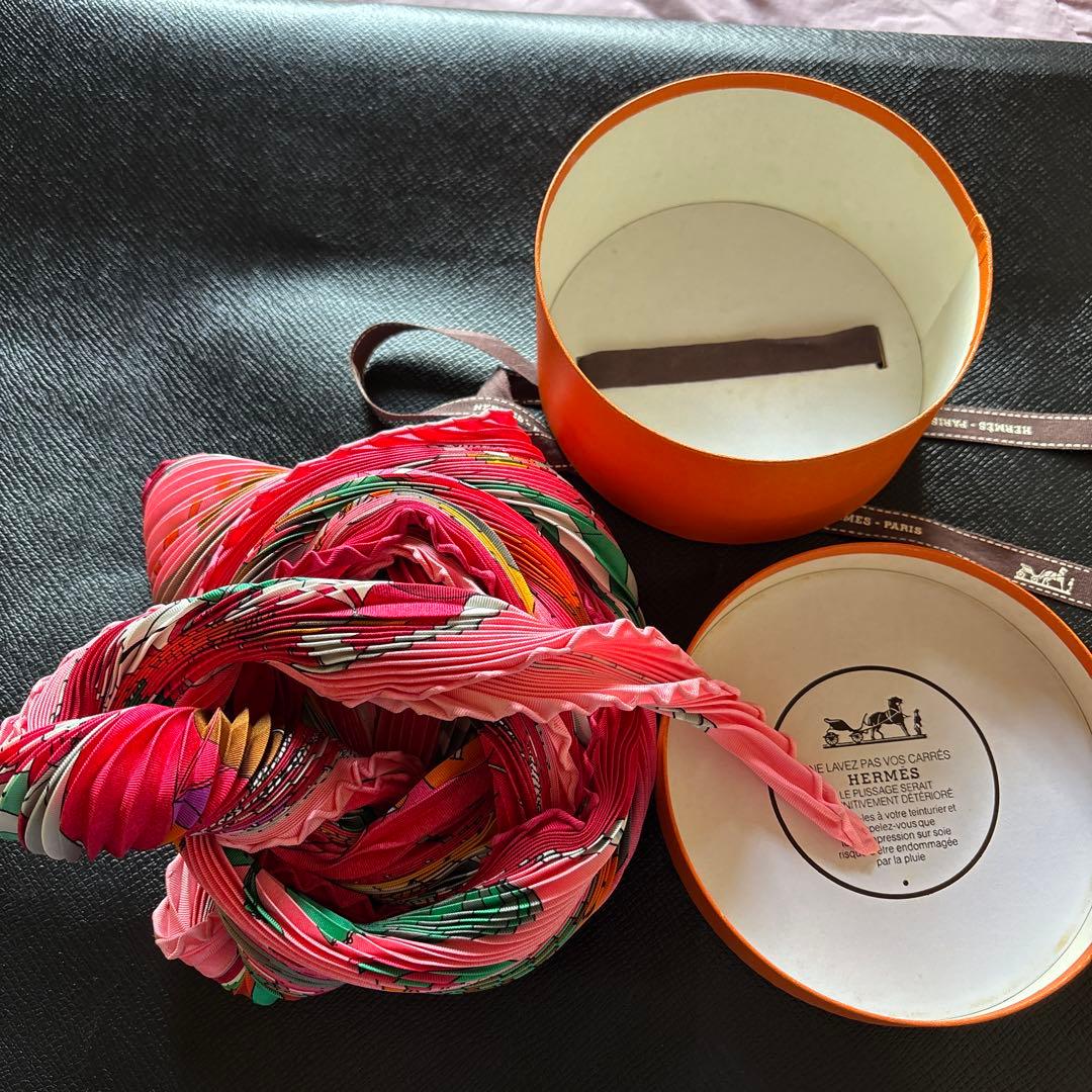 エルメス 美品　お値下げ　プリーツスカーフ 大空の狂気