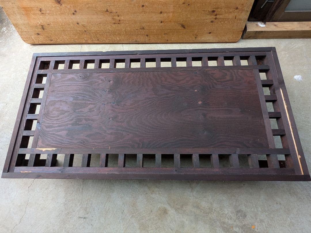 木製ローテーブル ダークブラウン 格子デザイン　手作りのテーブルになります。