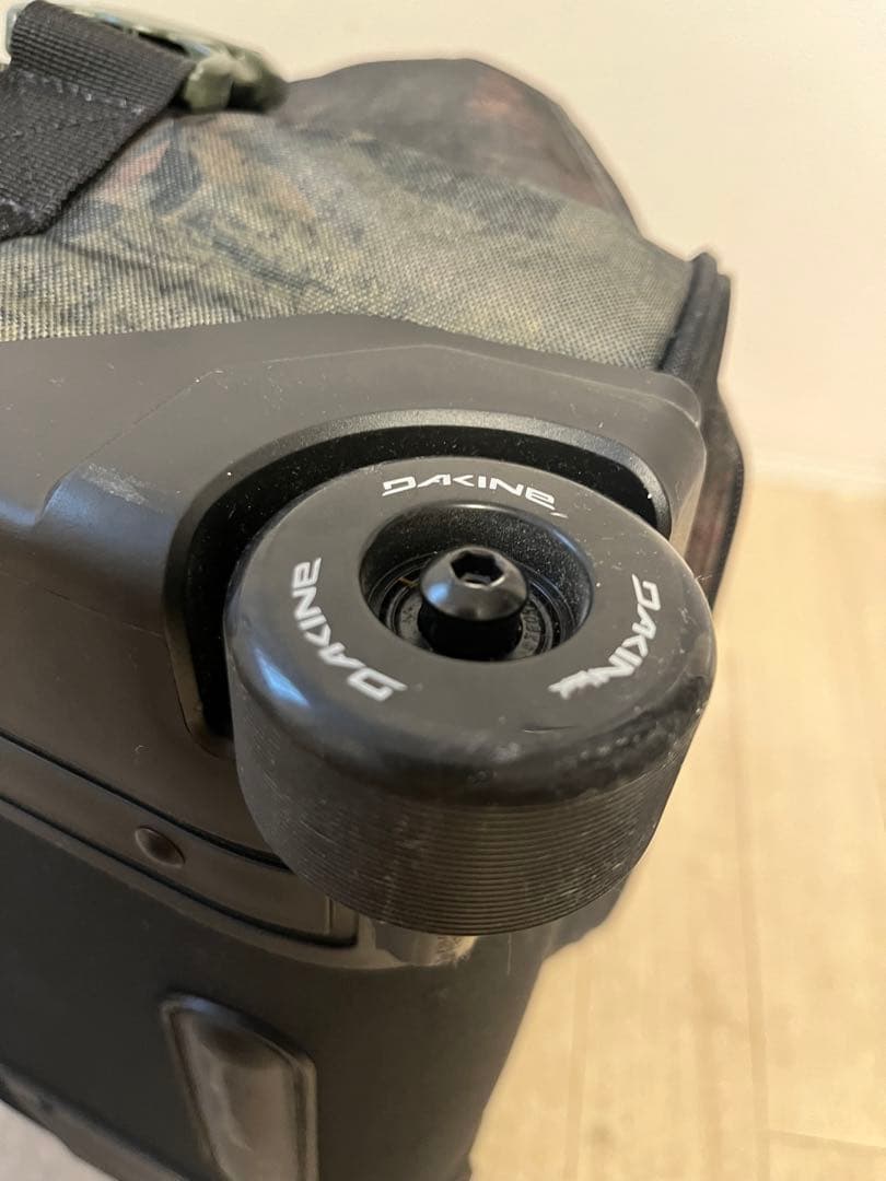 値下げしました！DAKINE ダカイン　キャリーケース