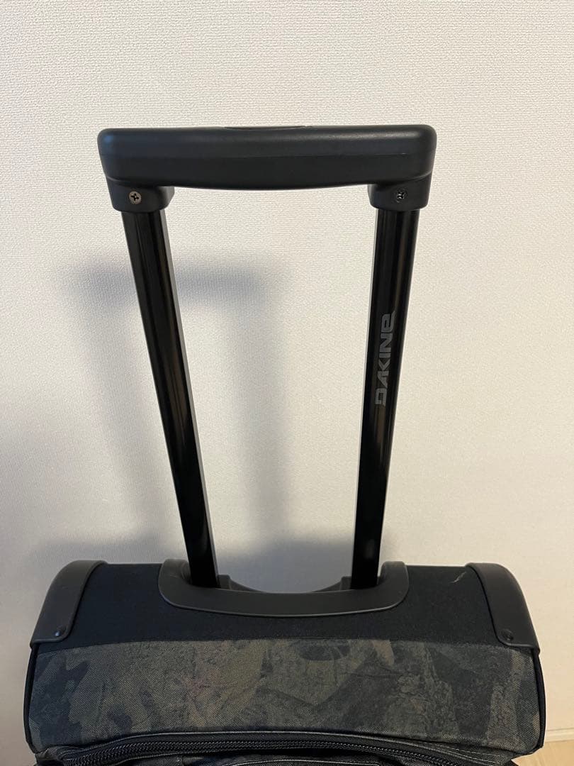 値下げしました！DAKINE ダカイン　キャリーケース