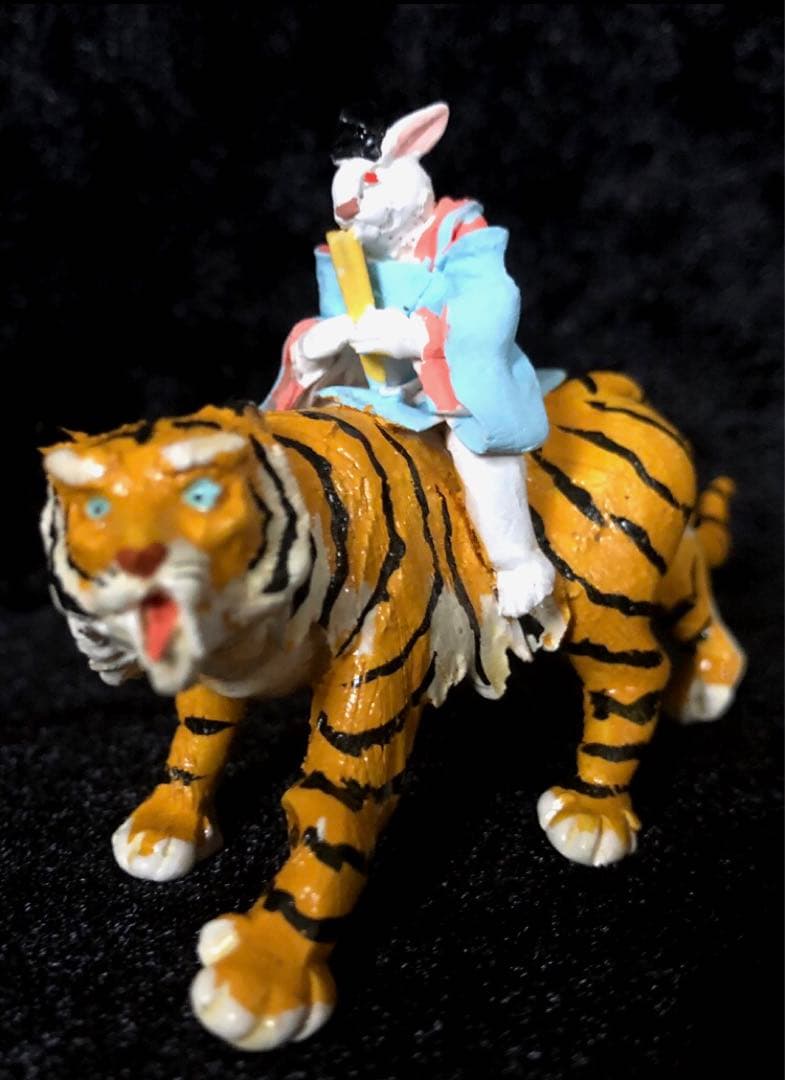 江戸小玩具　虎に跨る兎大臣