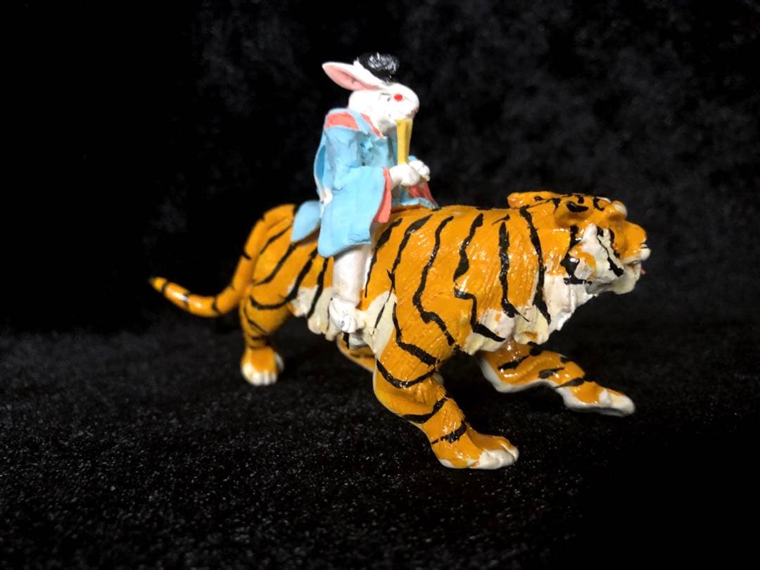 江戸小玩具　虎に跨る兎大臣