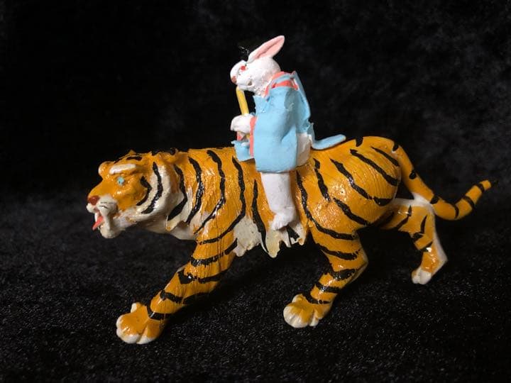 江戸小玩具　虎に跨る兎大臣