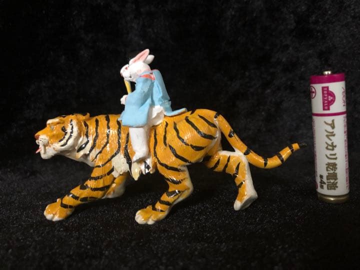 江戸小玩具　虎に跨る兎大臣