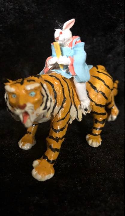 江戸小玩具　虎に跨る兎大臣