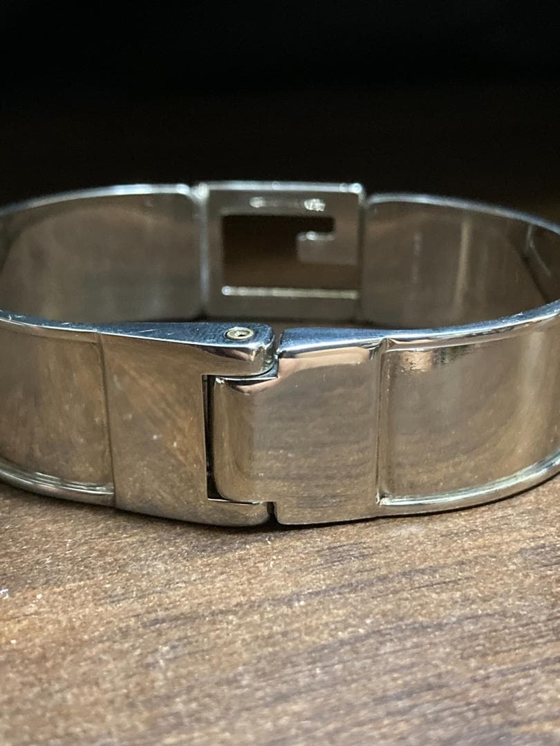 美品 GUCCI グッチ バングル ブレスレット シルバー メタル Gロゴ