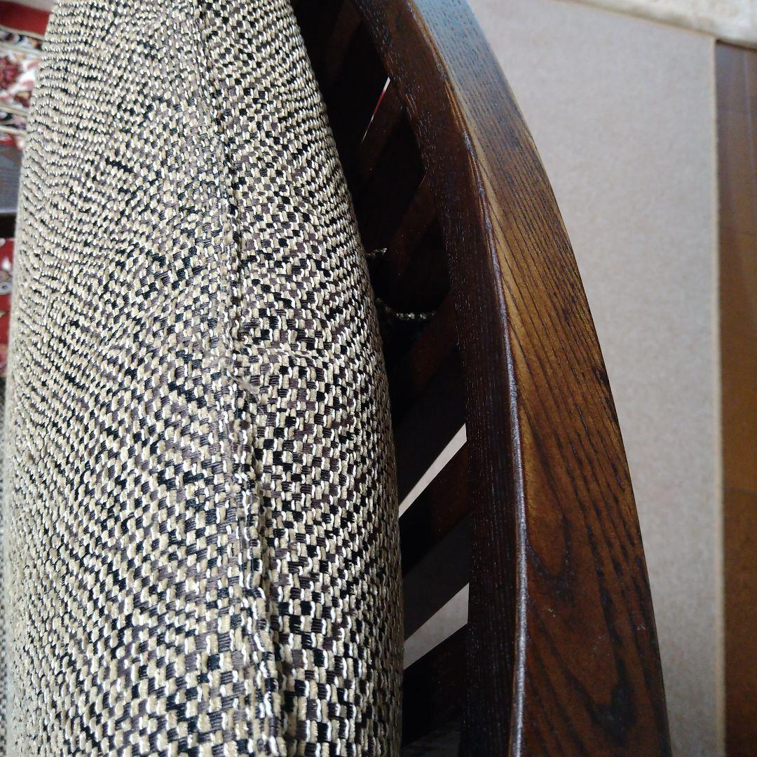 ウィドウスタイルの回転アームチェア