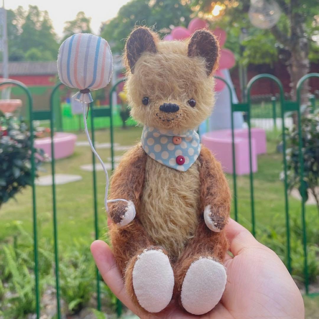 遊園地好きな茶色くまさん ぬいぐるみ ハンドメイド 海外作家様 テディベア 熊