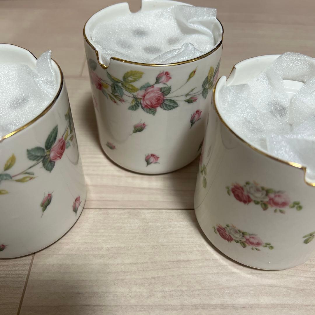 新品未使用 ローズ柄 陶器 灰皿 アシュトレイ