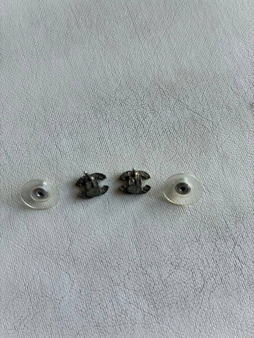 【訳あり】シャネル ピアス ストーン付き　ロゴ