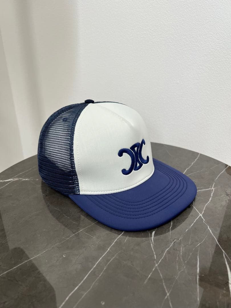 セリーヌ　celine トリオンフ　新品未使用　キャップ ホワイト