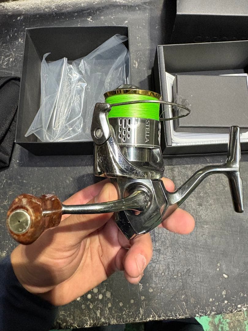 18STELLA C2000SHG スピニングリール