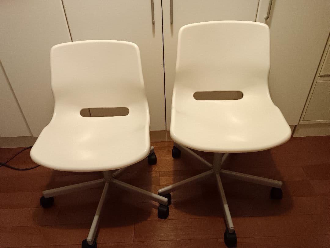 引取歓迎IKEA廃盤キャスターつき昇降チェア☆プラスチック☆ホワイト☆ニスレ2脚