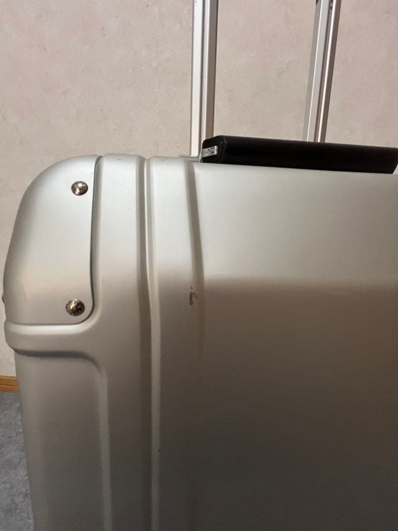 最終値下げ！ゼロハリバートン機内持込可能31L 2輪アルミスーツケースシルバー