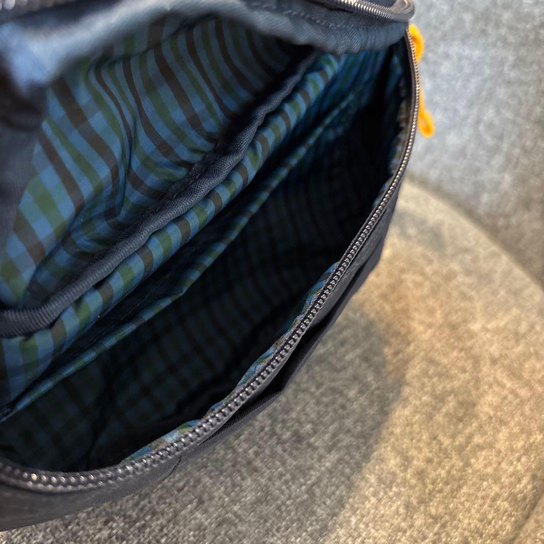 ファミリア　ボディバッグ