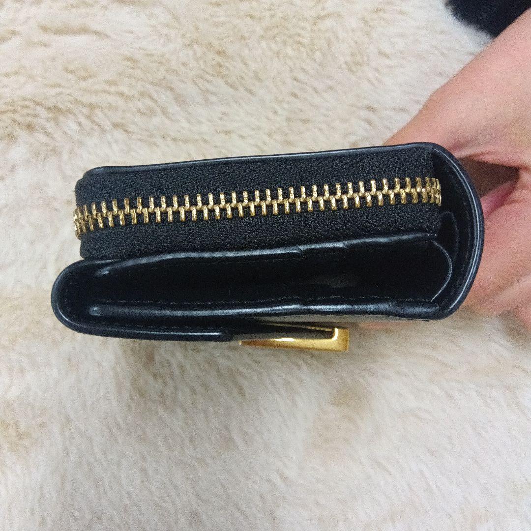 ブラックレザー二つ折り財布