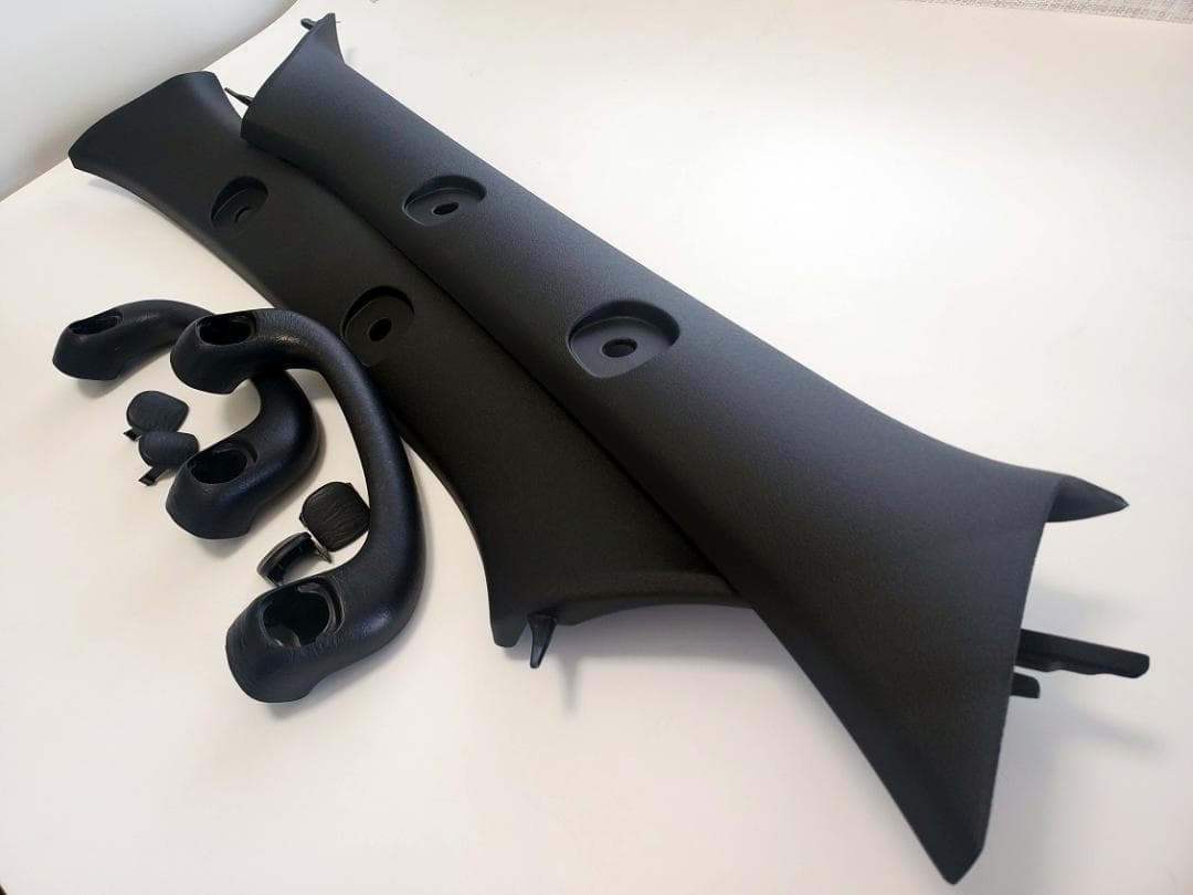 200系ハイエース ダークプライム２ 純正フロントピラーガーニッシュ　Aピラー