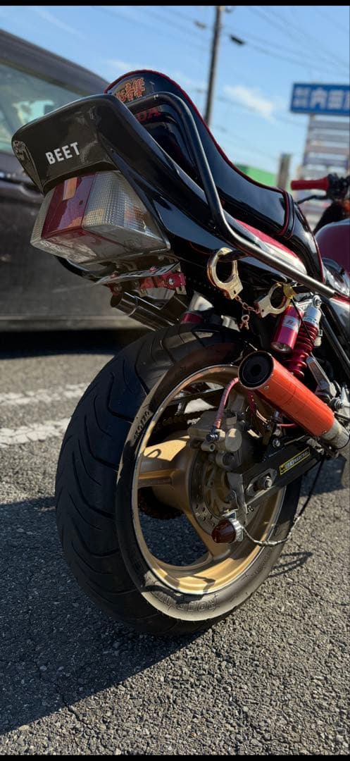 CB400SF NC31 前期用 チョビ三段シート 黒エナメル 赤パイピング