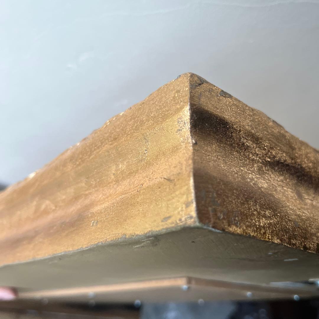 装飾的な金色の壁掛け鏡　アンティーク　ウォール　ミラー　金色