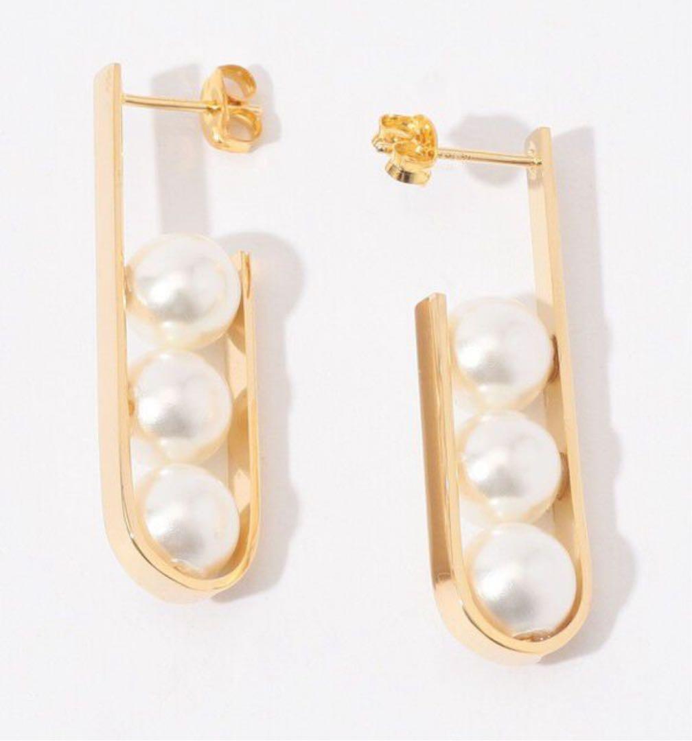 【試着のみ】januka×TOMORROWLAND 3シェルパールピアス　ヤヌカ