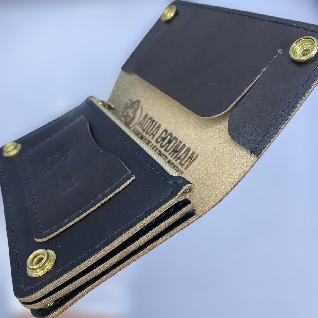 【無骨×上質】3層 丘染めブラック／ミドルトラッカーウォレットMTW