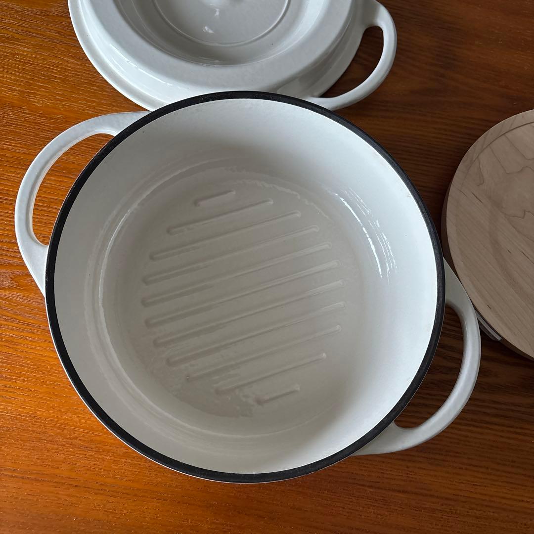 ク*ア様 VERMICULAR バーミキュラ22cm クリーム色＆マグネットトリ