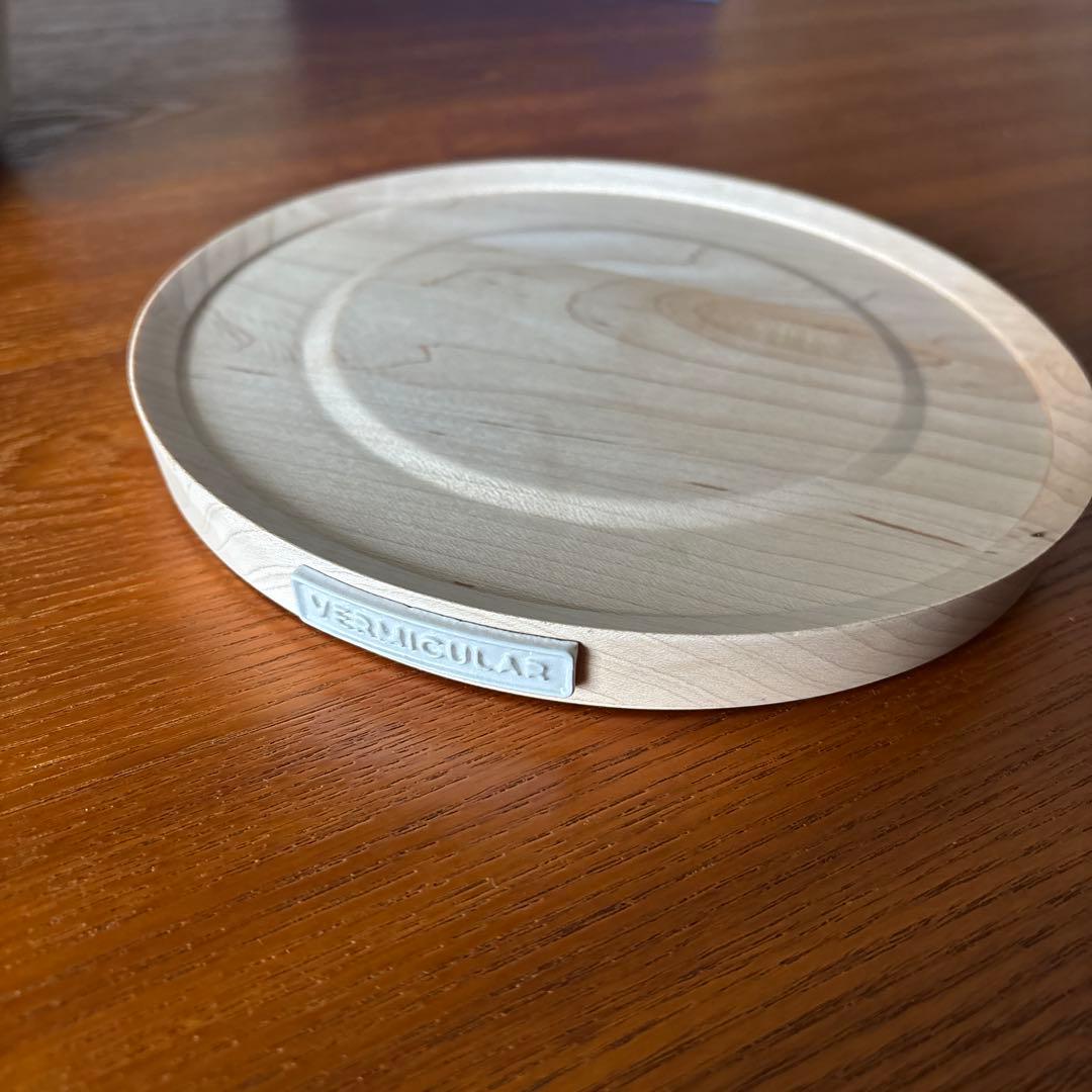 ク*ア様 VERMICULAR バーミキュラ22cm クリーム色＆マグネットトリ