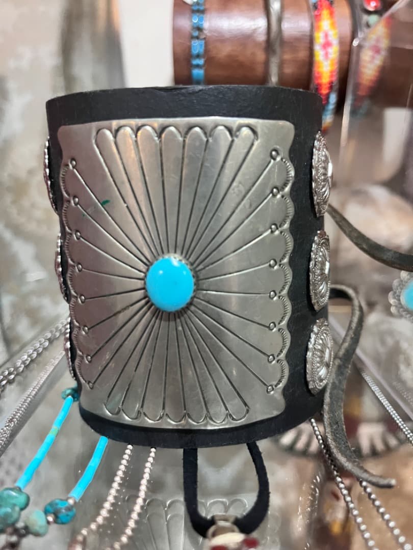 インディアンジュエリーナバホビンテージレザーバングルブレスレットターコイズ天然石