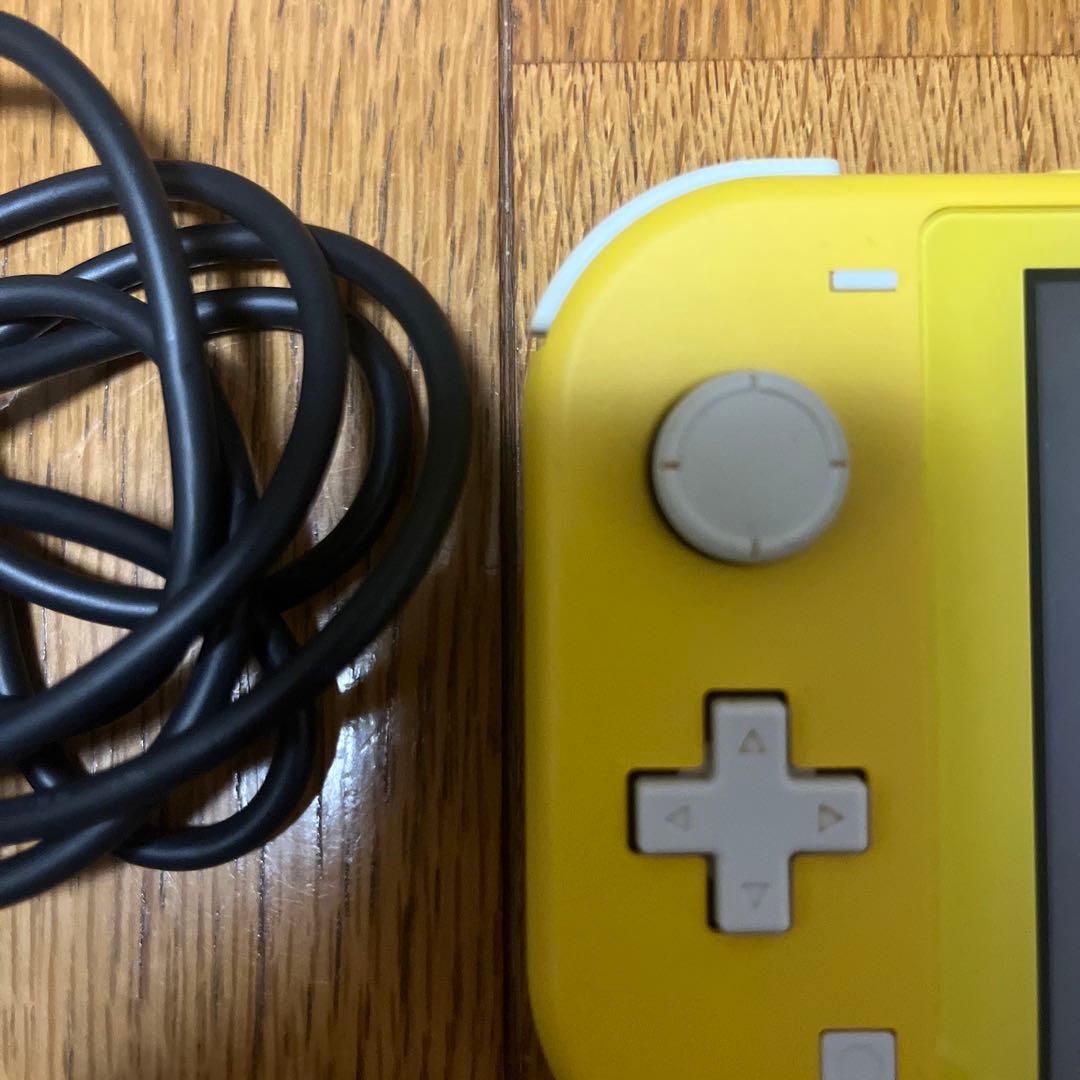 Switchライト　イエロー