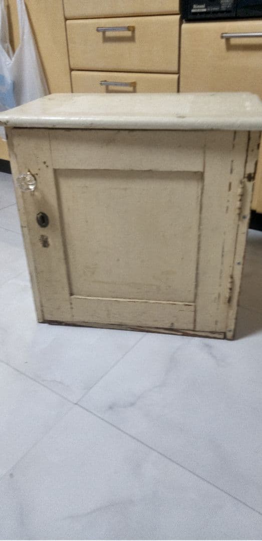 イギリスアンティーク　キャビネット　シャビー