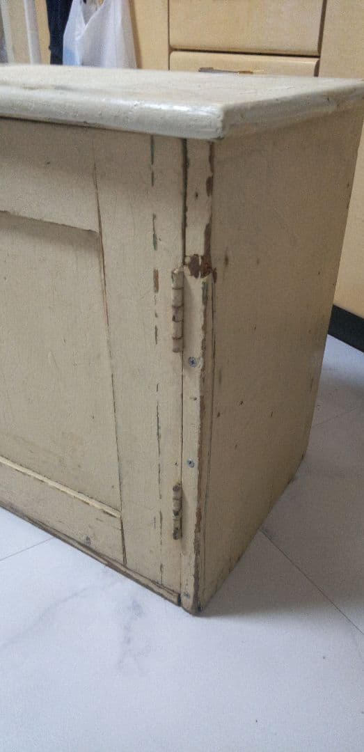 イギリスアンティーク　キャビネット　シャビー