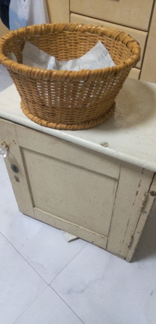 イギリスアンティーク　キャビネット　シャビー