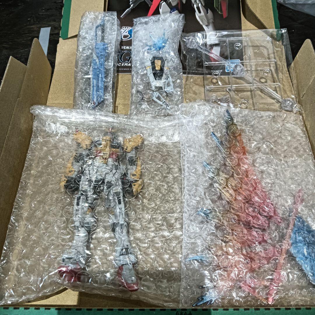 HGCE 1/144 デスティニーガンダム　ハイネ専用機イメージ塗装完成品