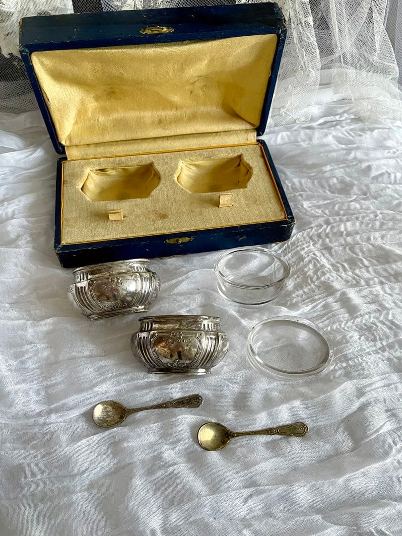 アンティーク ケース入りのサリエールset