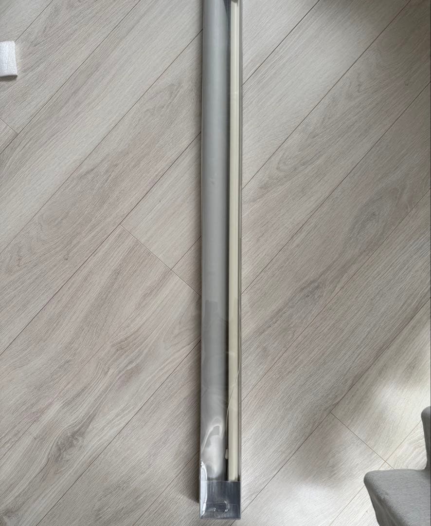 ニトリ つっぱり 遮光 ロールスクリーン 135X200 グレー　 穴あけ不要