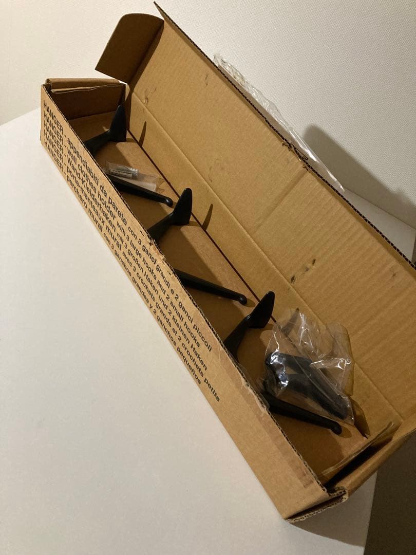 カルテル ブラック　黒　モダン　ハンガーラック コートラック　ミッドセンチュリー