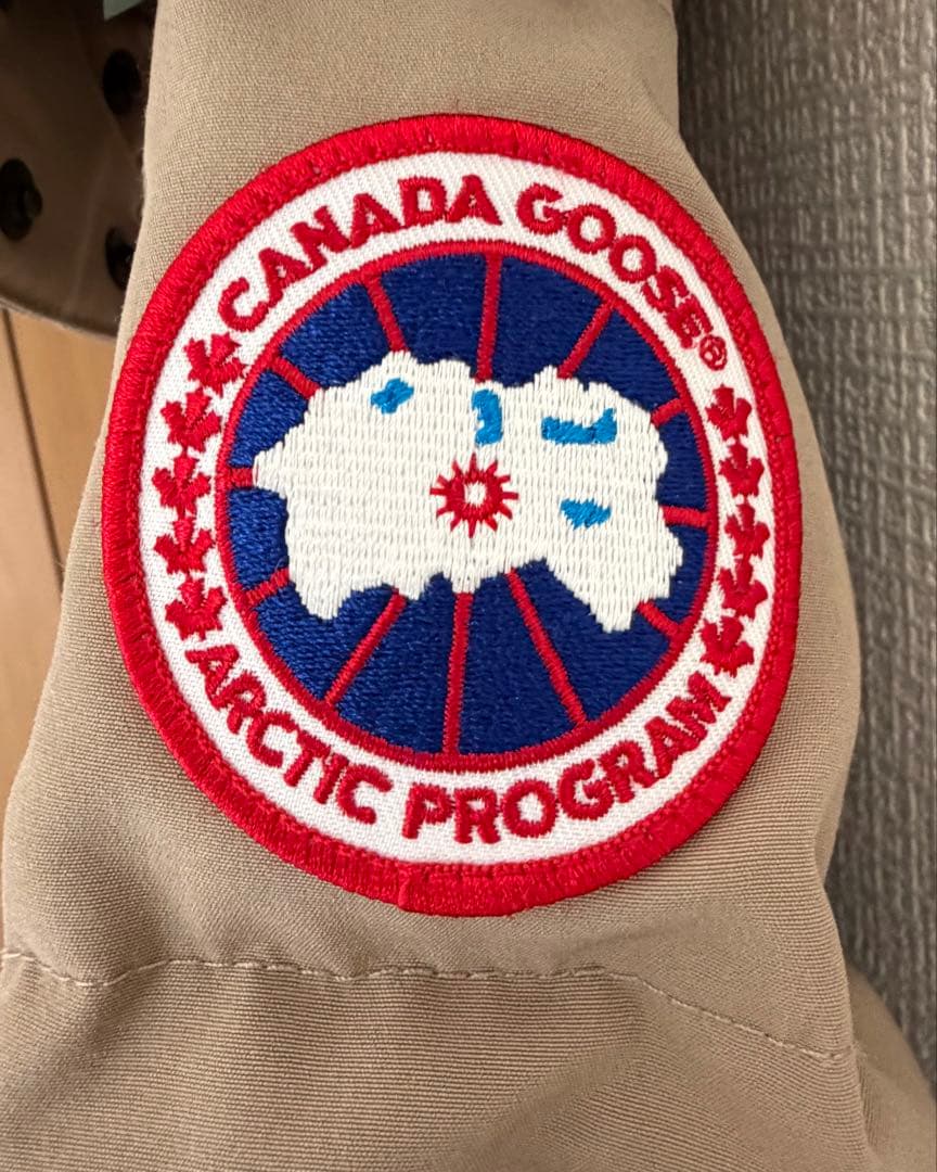   ベージュダウンジャケット