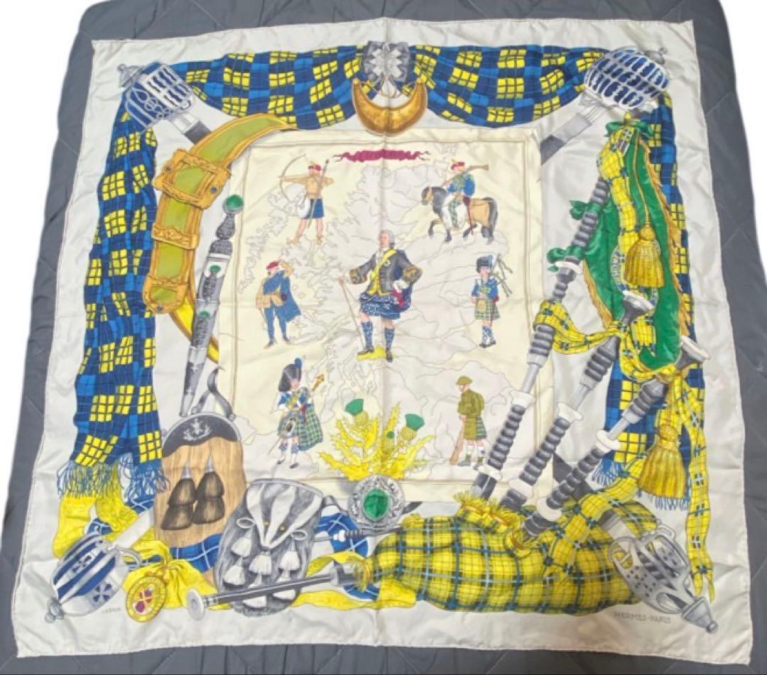 HERMÈS スコットランド風シルクスカーフ