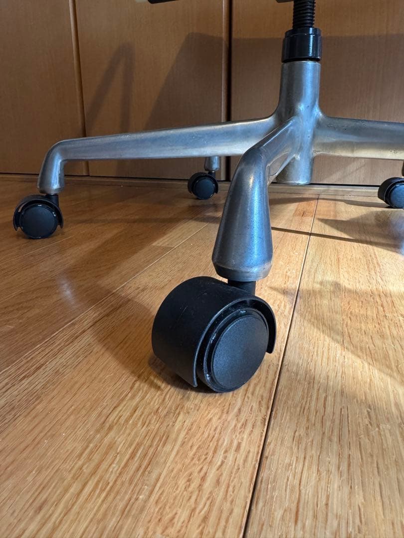 【正規】【ヴィンテージ】ハーマンミラー　イームズ　アルミナムチェア