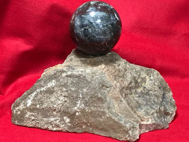 倉庫で長期保管   古い石