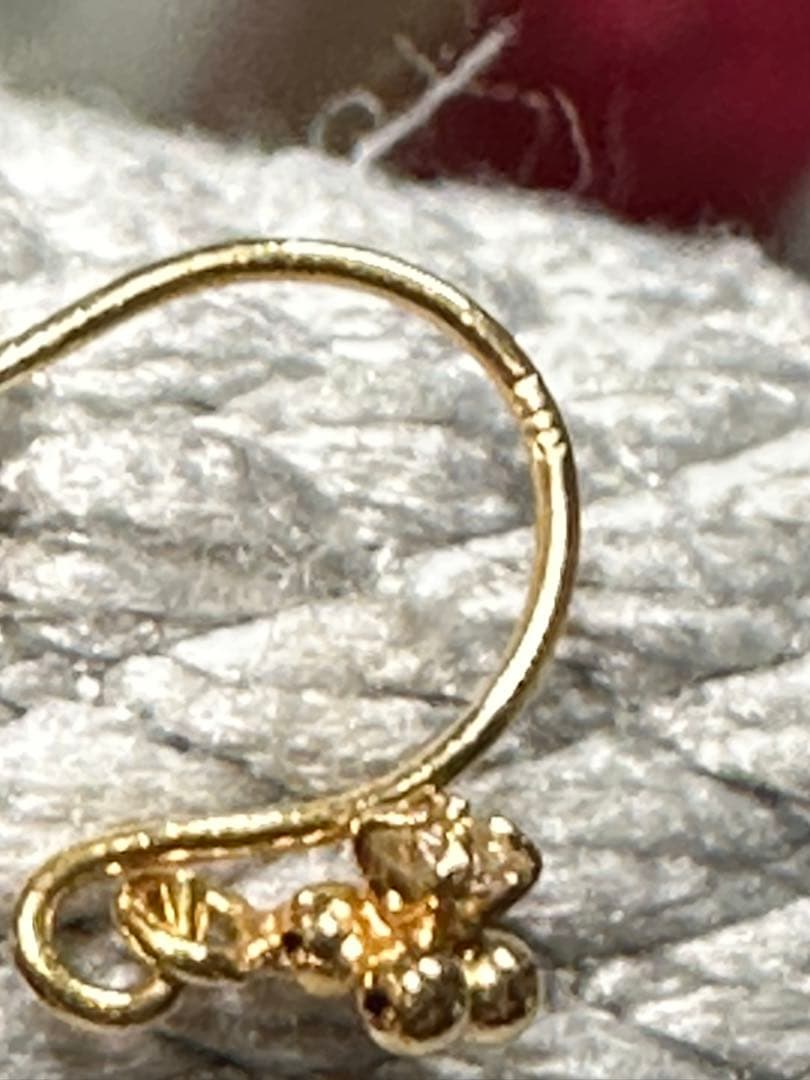 s*y様 K18 小さなダイヤのフックピアス