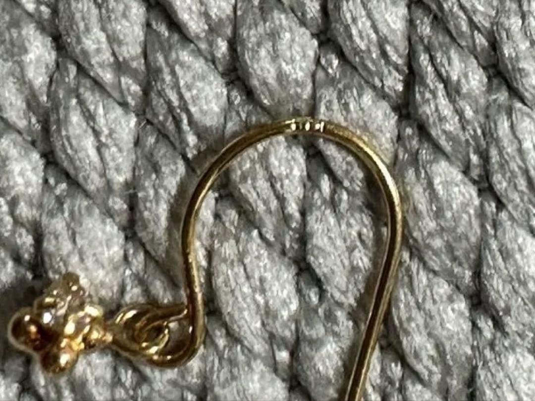 s*y様 K18 小さなダイヤのフックピアス